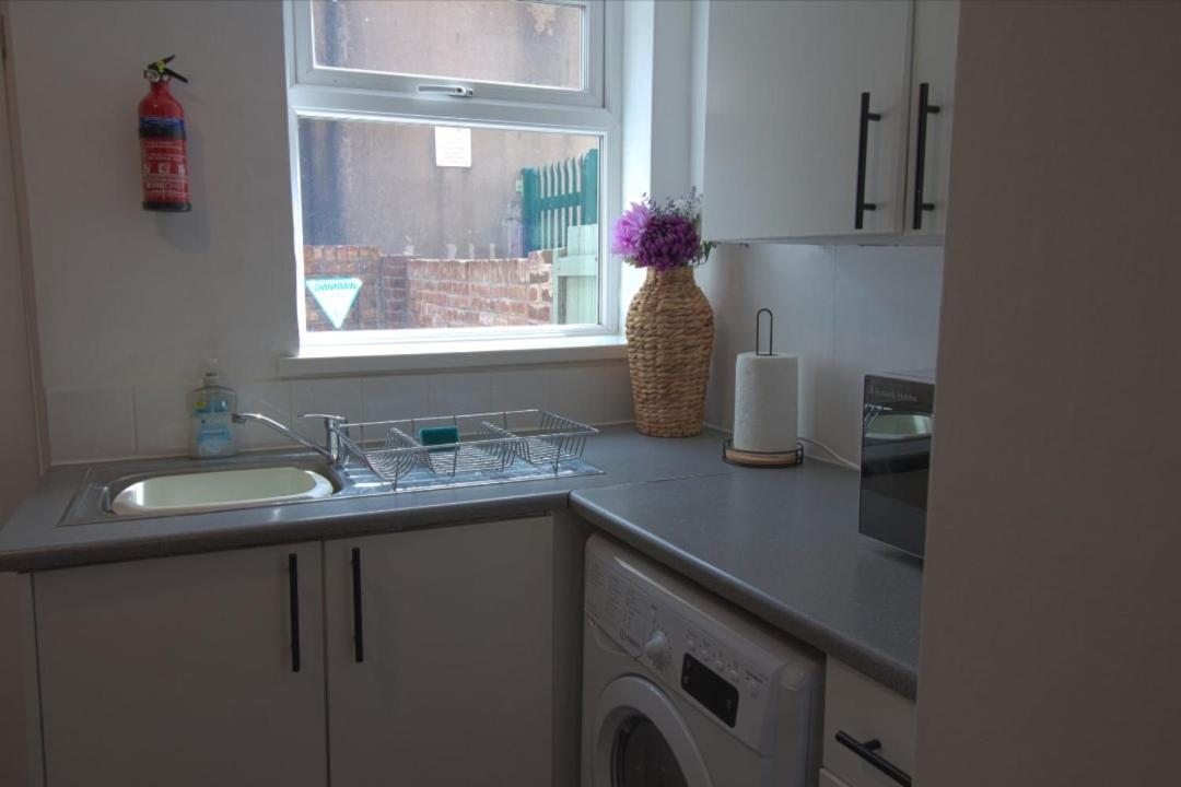 Egton St - Stylish House With Parking, Near Town! Villa Kingston upon Hull Bagian luar foto
