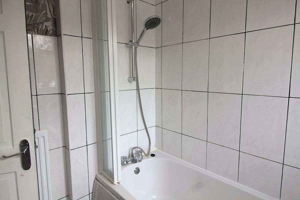 Egton St - Stylish House With Parking, Near Town! Villa Kingston upon Hull Bagian luar foto