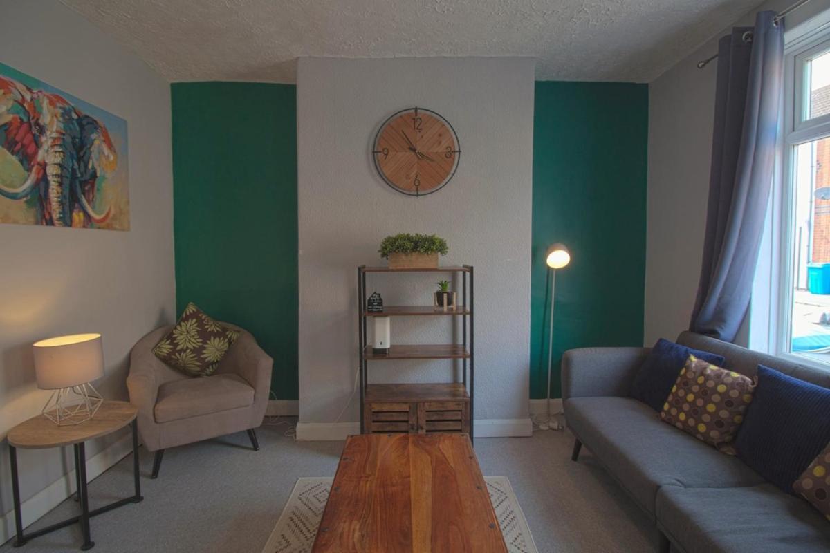 Egton St - Stylish House With Parking, Near Town! Villa Kingston upon Hull Bagian luar foto